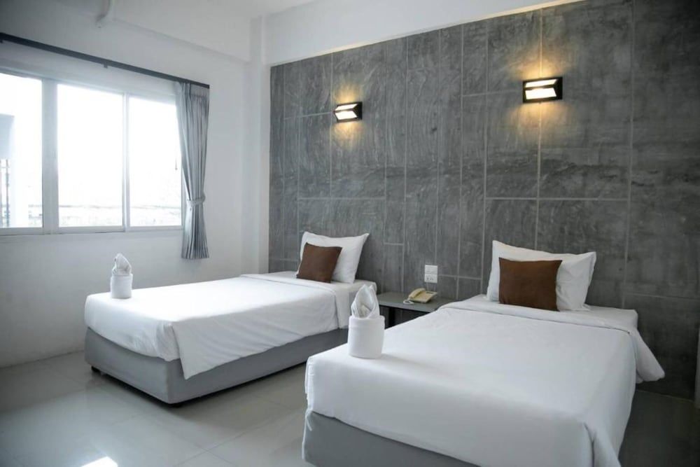 Bun Hotel Deluxe Twin Room 3