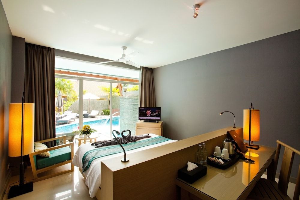 Deluxe Room (Pool Access)