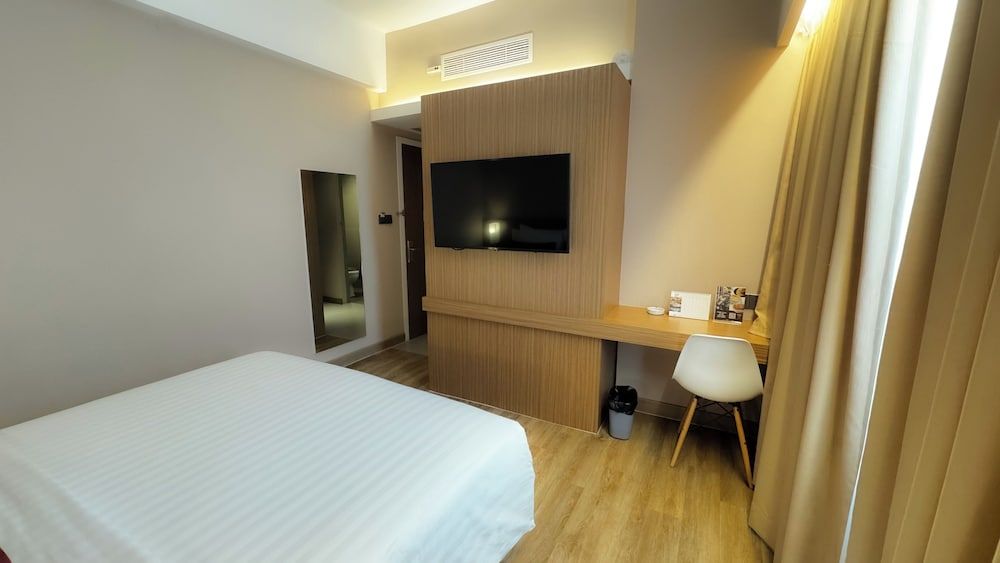 The ZHM Premiere Padang Deluxe Double Room 5