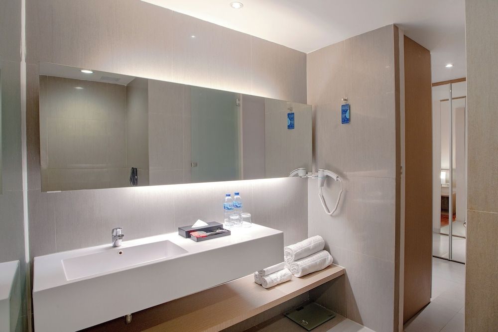 The ZHM Premiere Padang Deluxe Double Room 7
