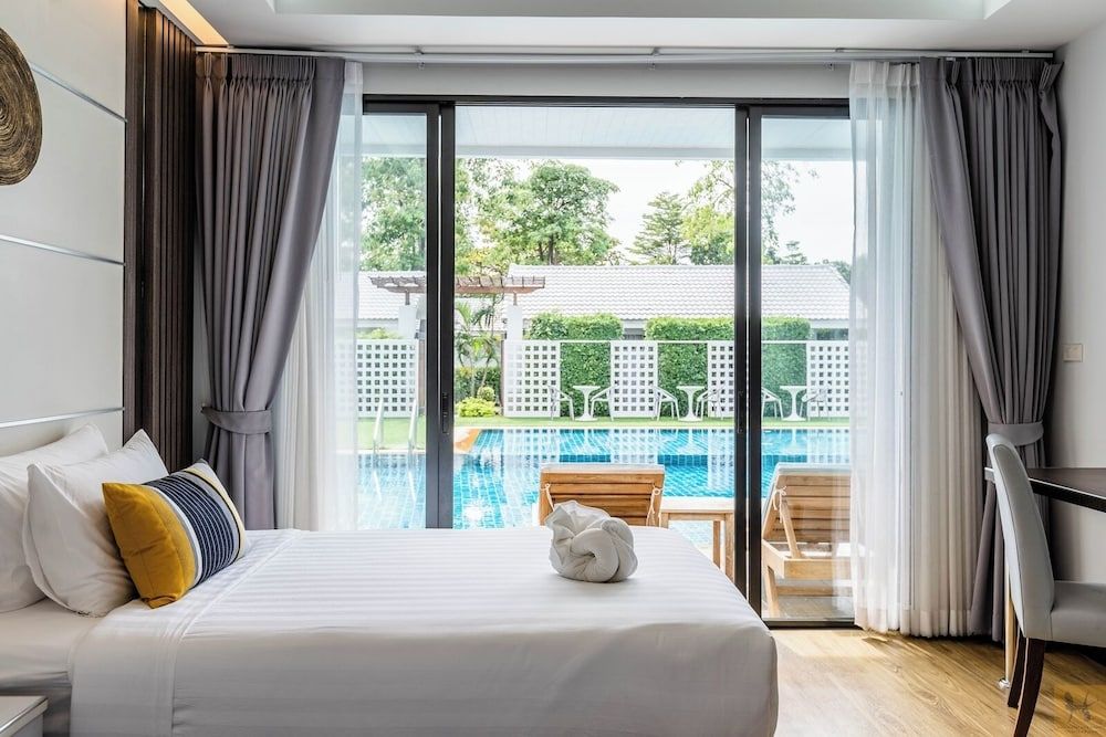 Chaolao Cabana Resort Deluxe Pool Access King