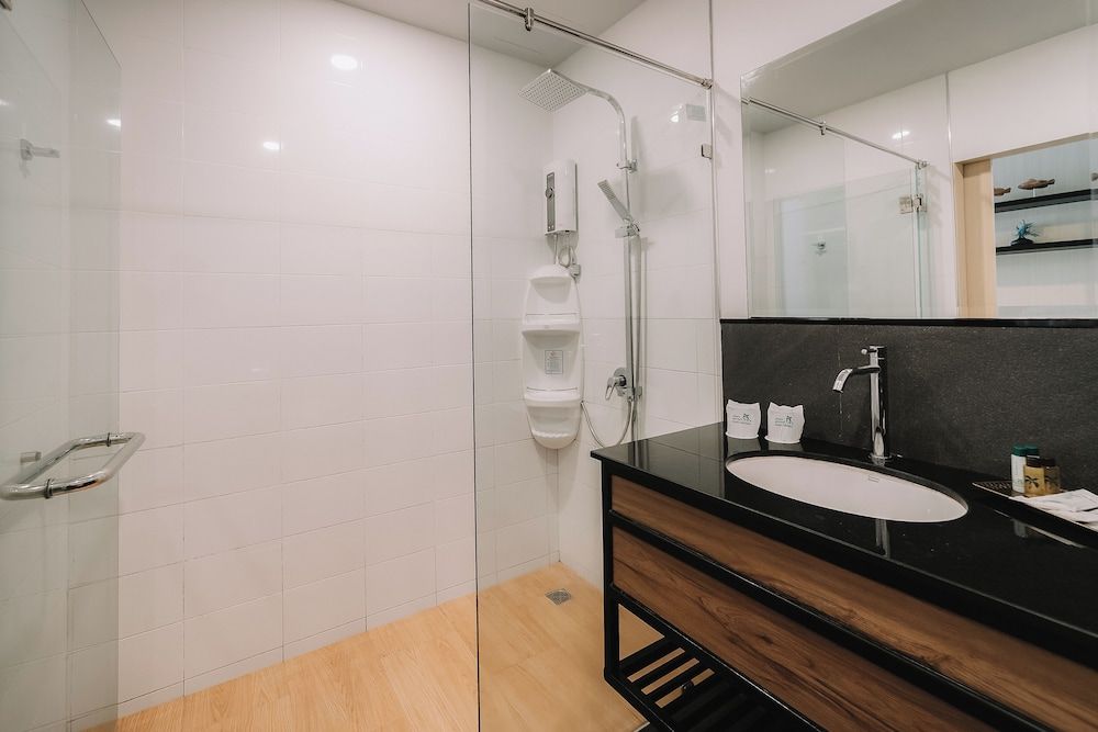 Chaolao Cabana Resort Deluxe Pool Access Twin 4