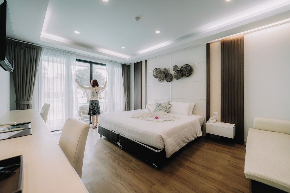 Chaolao Cabana Resort Deluxe Pool Access King 2