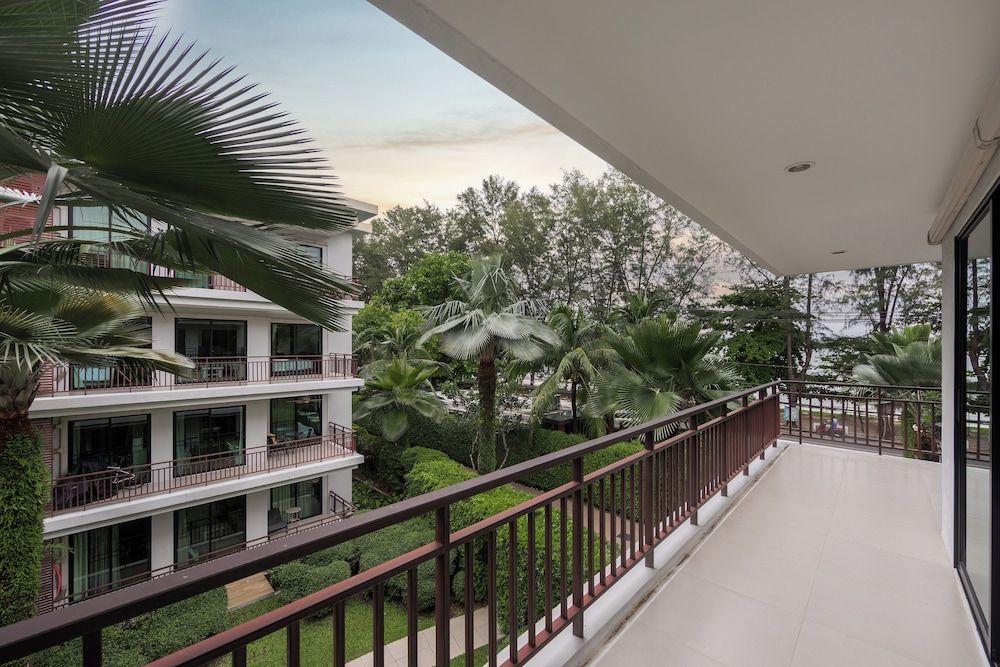 The Title Condo by TropicLook Comfort Room 5