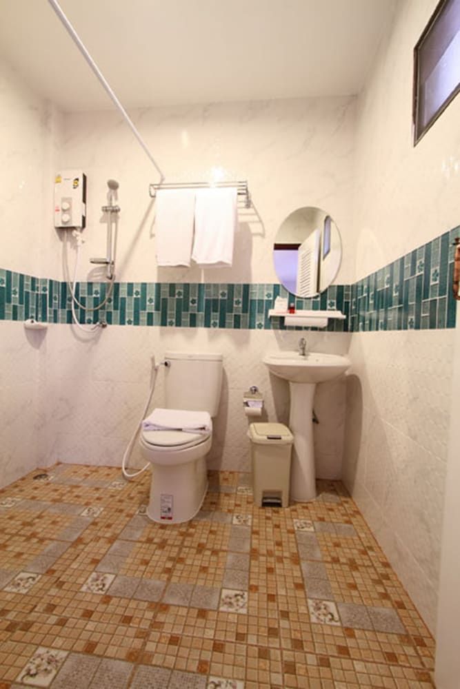 Phuket Airport Inn Standard Twin Room 6