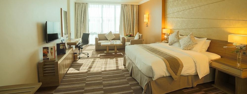 Golden Tulip Buraidah Standard Room, 1 King Bed