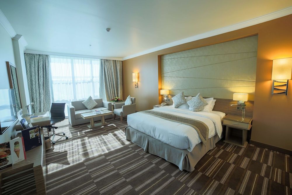 Golden Tulip Buraidah Standard Room, 1 King Bed