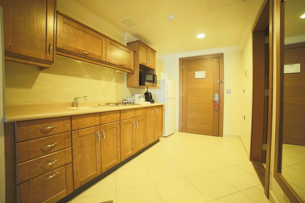 Golden Tulip Buraidah Standard Room, 1 King Bed 6