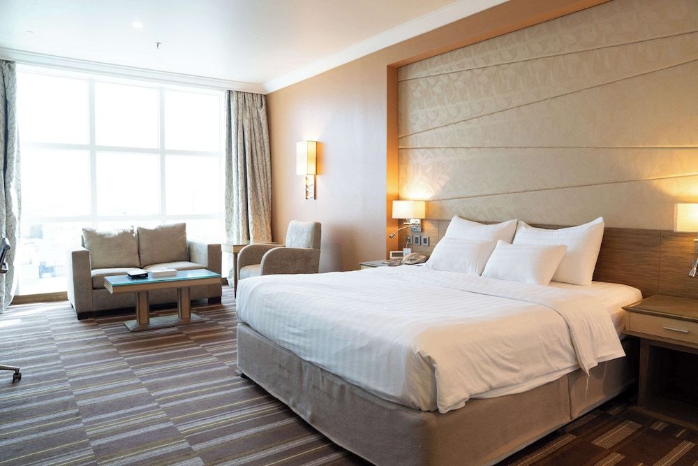 Golden Tulip Buraidah Standard Room, 1 King Bed 3