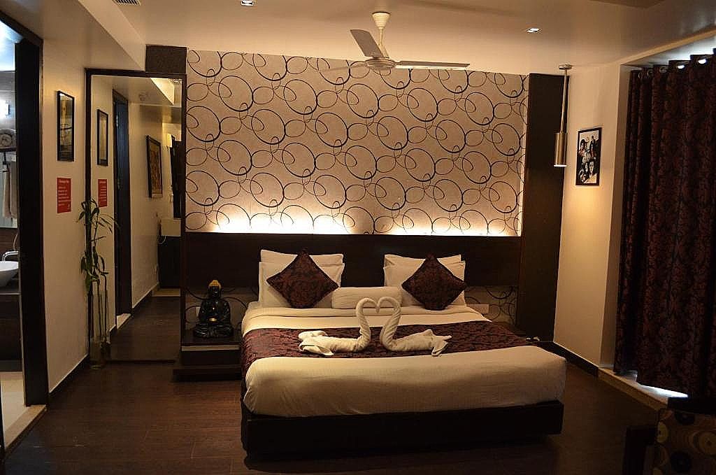 WoodApple Residency Deluxe Double Room 7