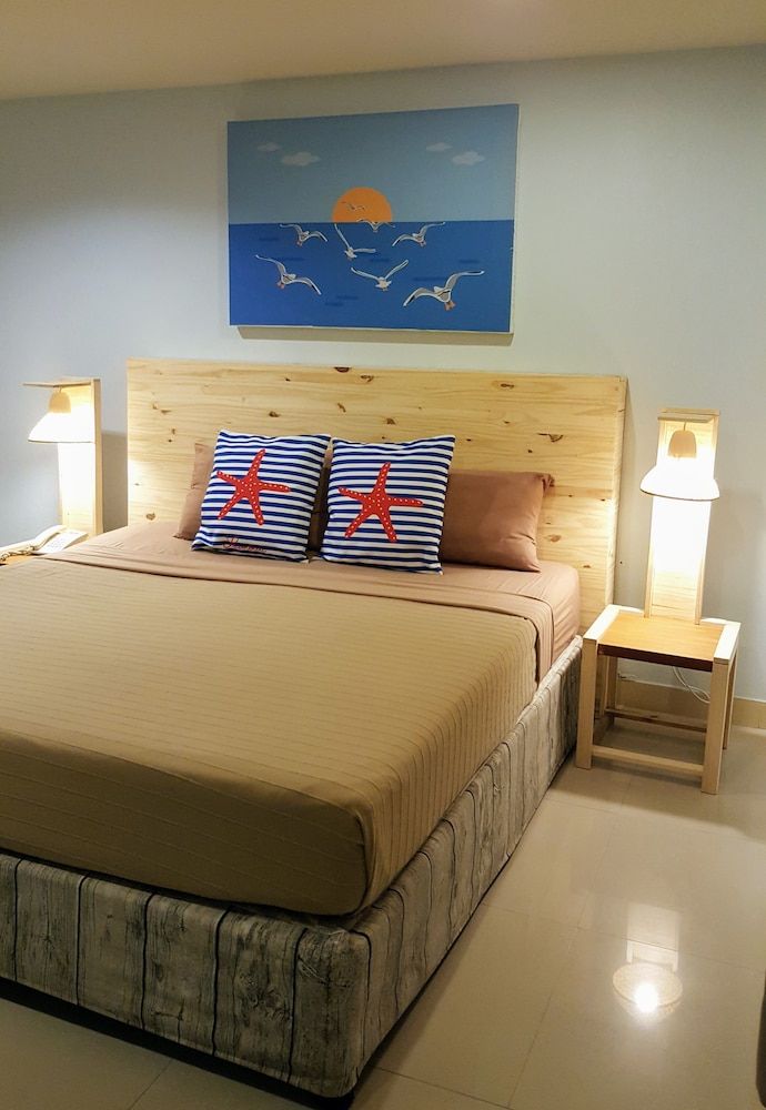 1 Queen Bed Room