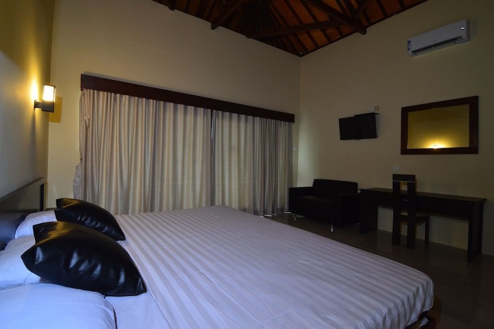 Deluxe Double or Twin Room, Pool View