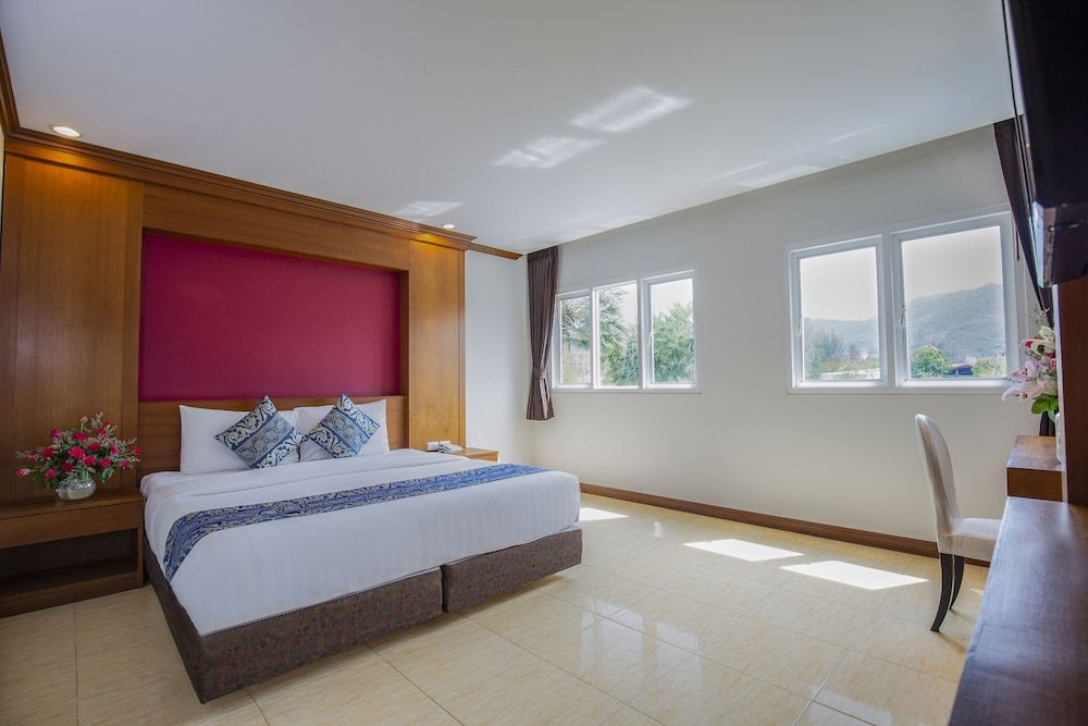 Grand Deluxe Balcony Room, Pool View