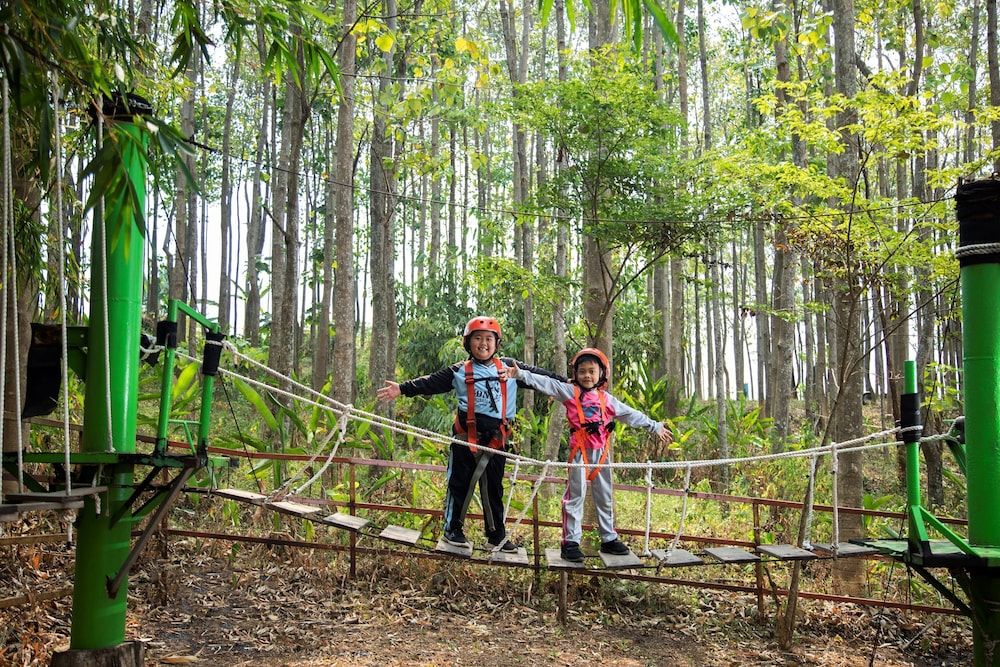 Ropes course (team building)