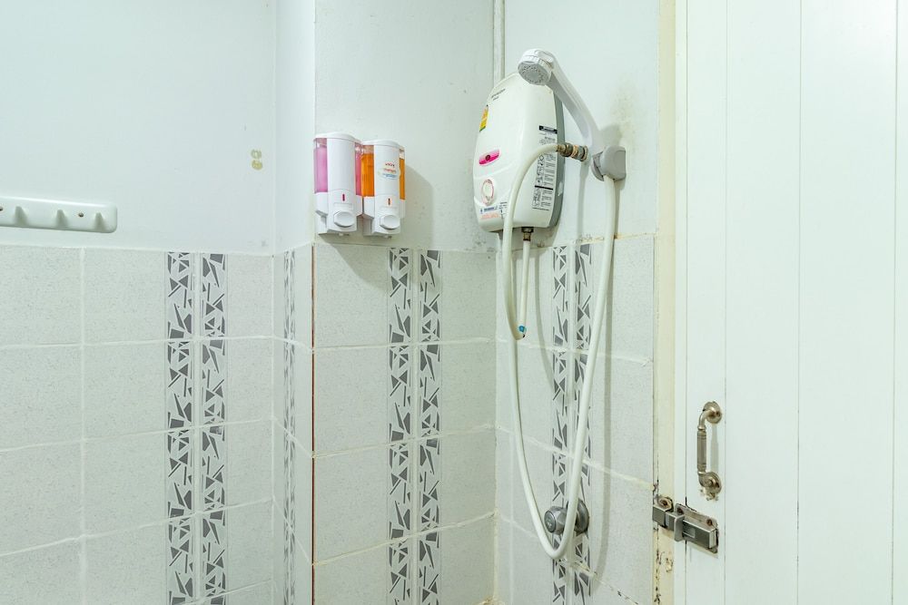 Riski Residence Bangkok-noi Standard Room 9