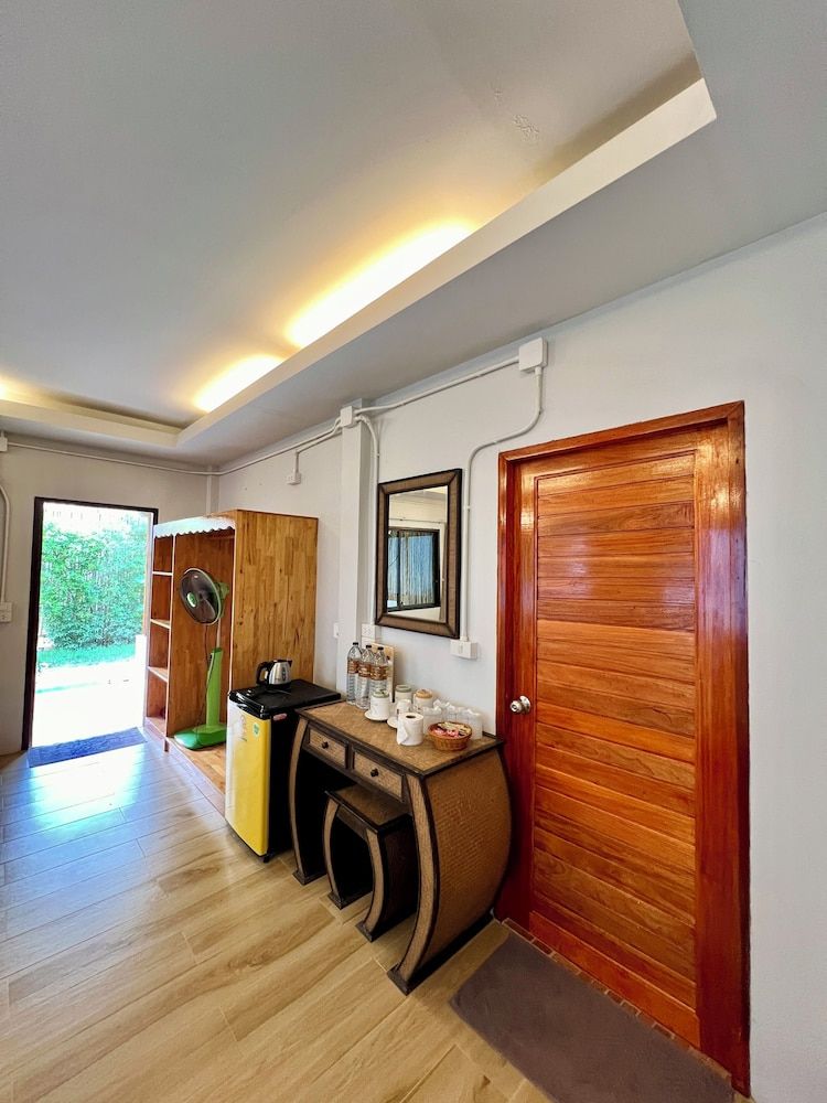 Pen's Bungalow Standard Bungalow, 2 Double Beds 6