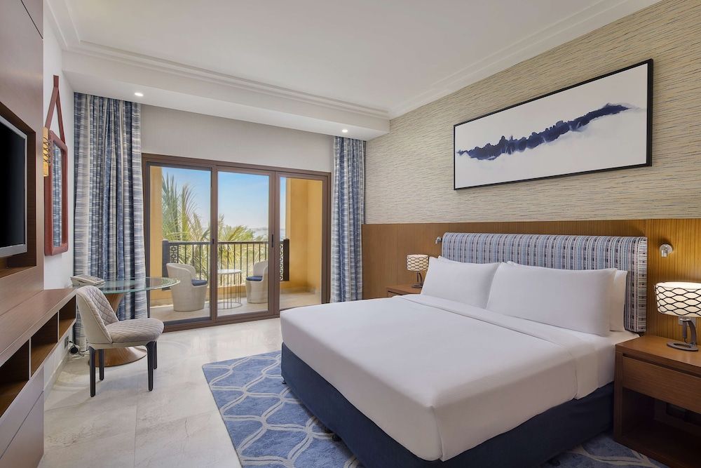 Standard Room, 1 King Bed, Accessible (Roll-in Shower)