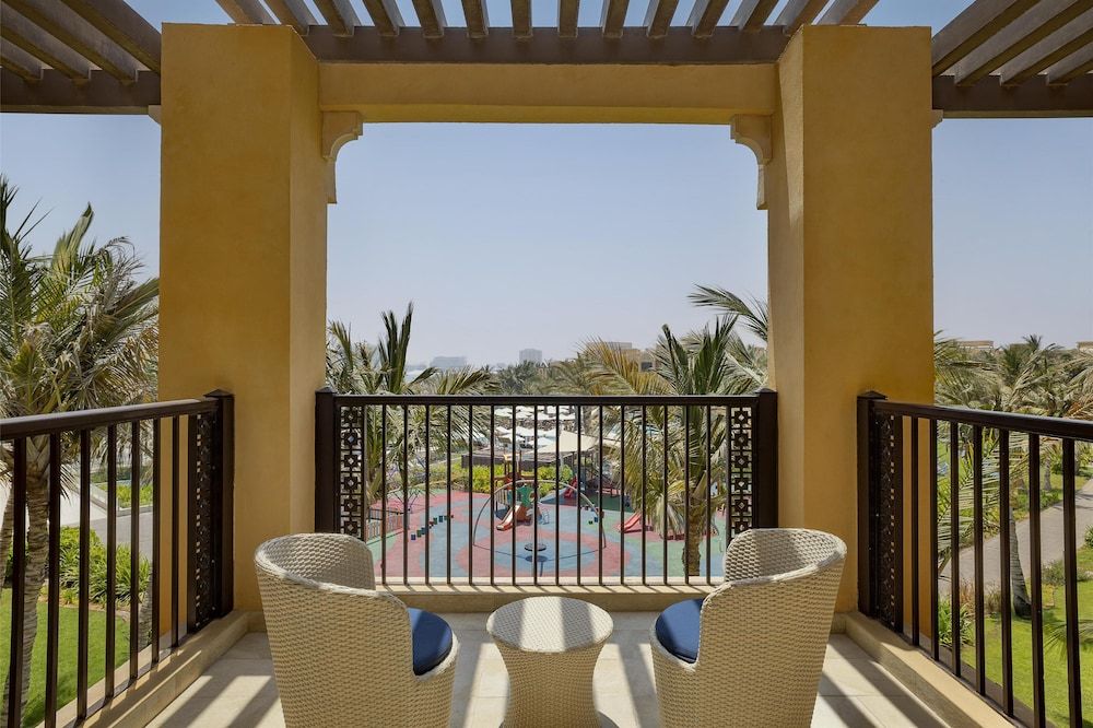 Deluxe Room, 1 King Bed, Garden View