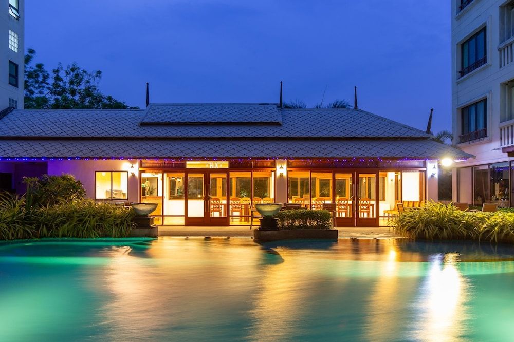 undefined Lasalle Suites Hotel & Residence 6