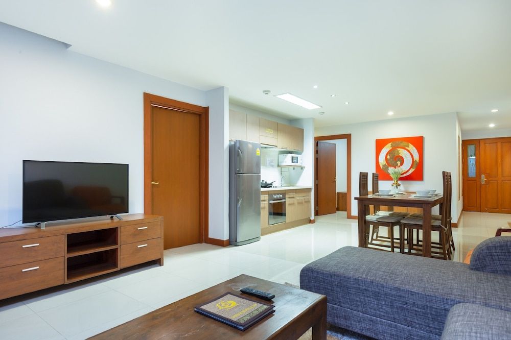 undefined Lasalle Suites Hotel & Residence 4