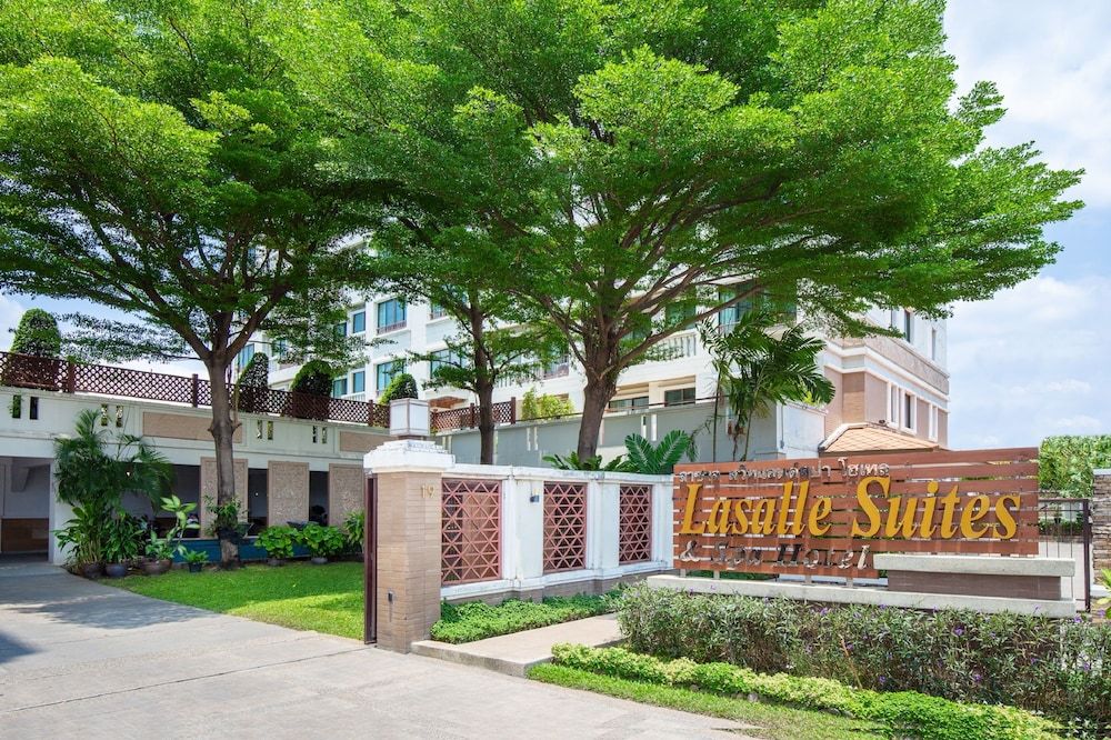 undefined Lasalle Suites Hotel & Residence 7