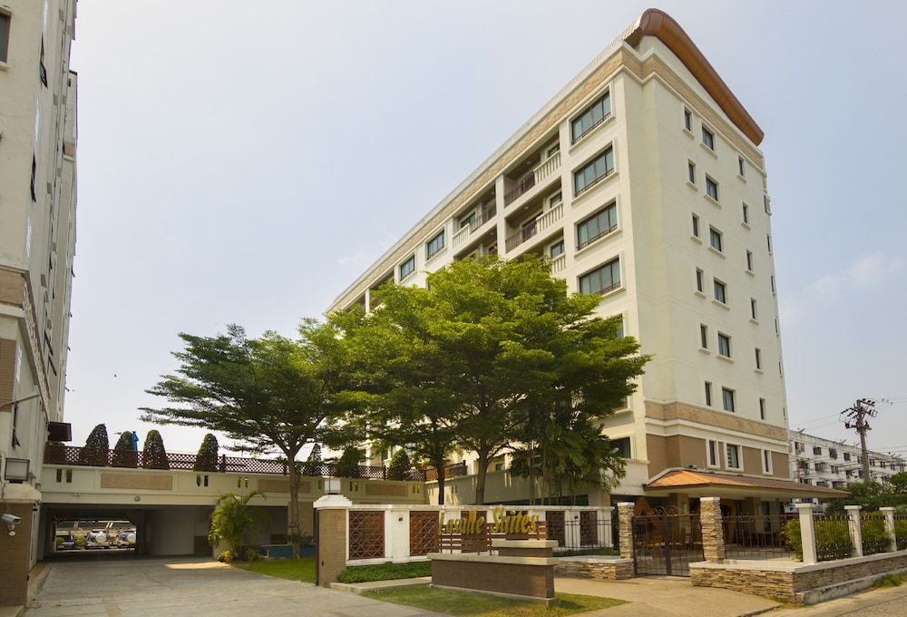 undefined Lasalle Suites Hotel & Residence 8