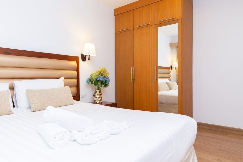 Deluxe Pool Access - 1 Bedroom