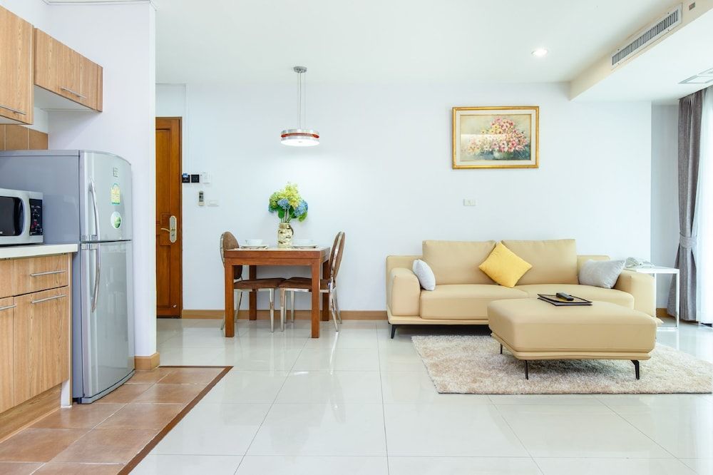 undefined Lasalle Suites Hotel & Residence 3