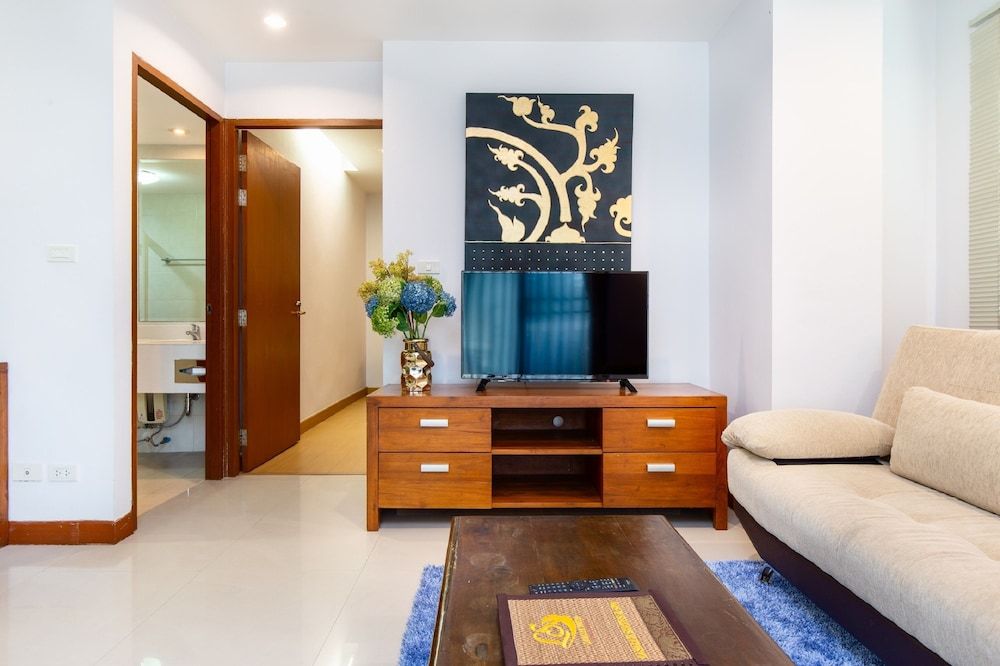 Lasalle Suites Hotel & Residence Deluxe Suite, 1 Bedroom, City View 9