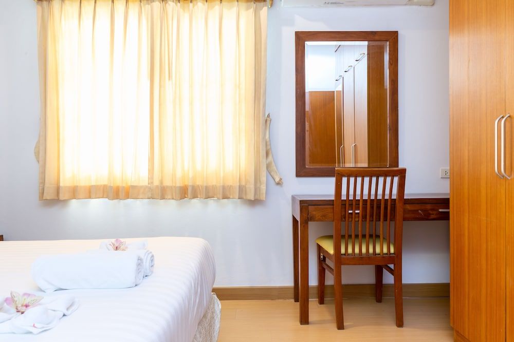 undefined Lasalle Suites Hotel & Residence 9