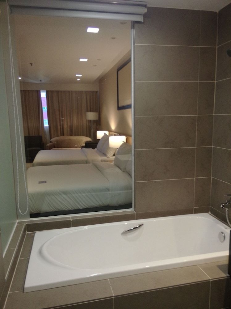 Deep Soaking Bathtub