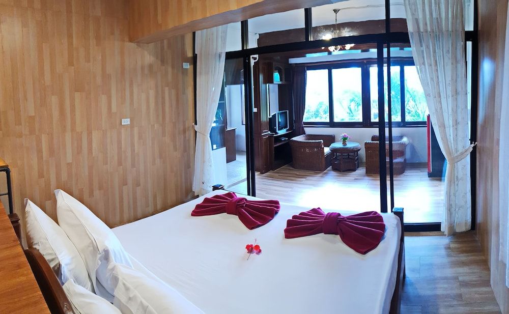 Laem Sila Resort Deluxe Villa, 2 Bedrooms, Ocean View 5