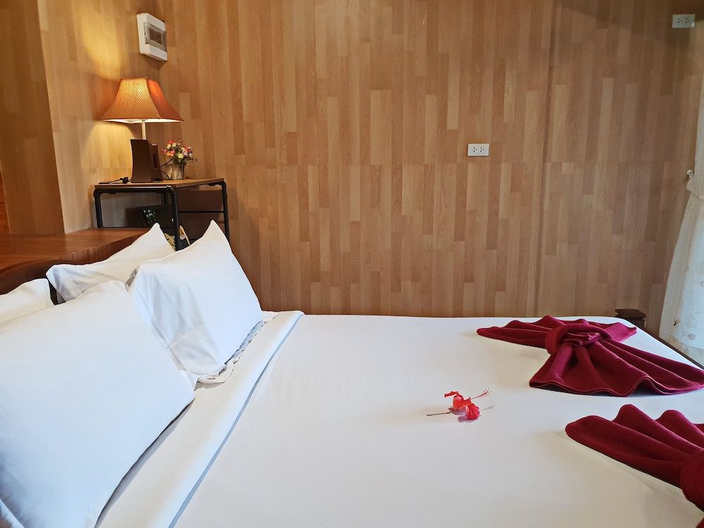 Laem Sila Resort Deluxe Villa, 2 Bedrooms, Ocean View 4