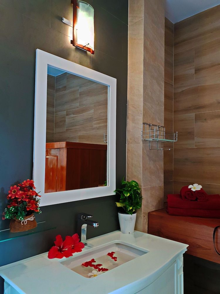 Laem Sila Resort Junior Suite, 1 King Bed, Ocean View 18