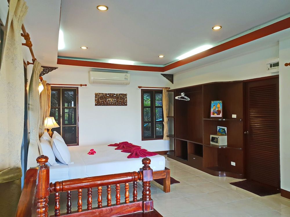 Laem Sila Resort Deluxe Villa, 2 Bedrooms, Ocean View 7