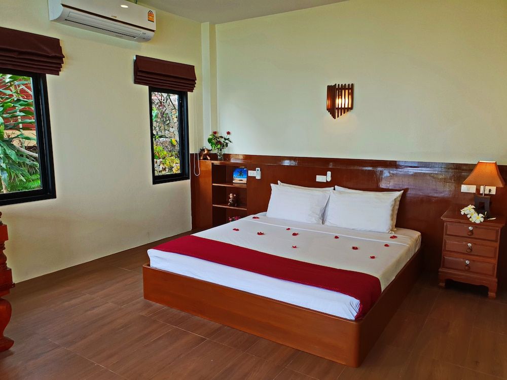 Laem Sila Resort Junior Suite, 1 King Bed, Ocean View 4