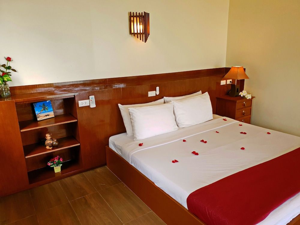 Laem Sila Resort Junior Suite, 1 King Bed, Ocean View 5