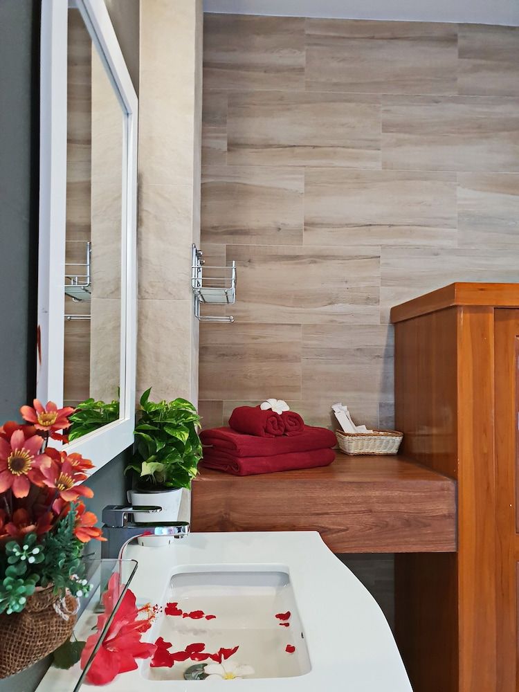 Laem Sila Resort Junior Suite, 1 King Bed, Ocean View 19