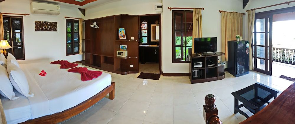 Laem Sila Resort Deluxe Villa, 2 Bedrooms, Ocean View 19
