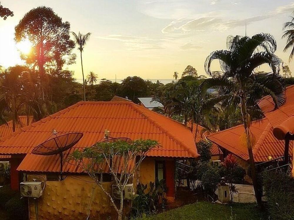 Paradise Bungalows Bungalow with Fan 3