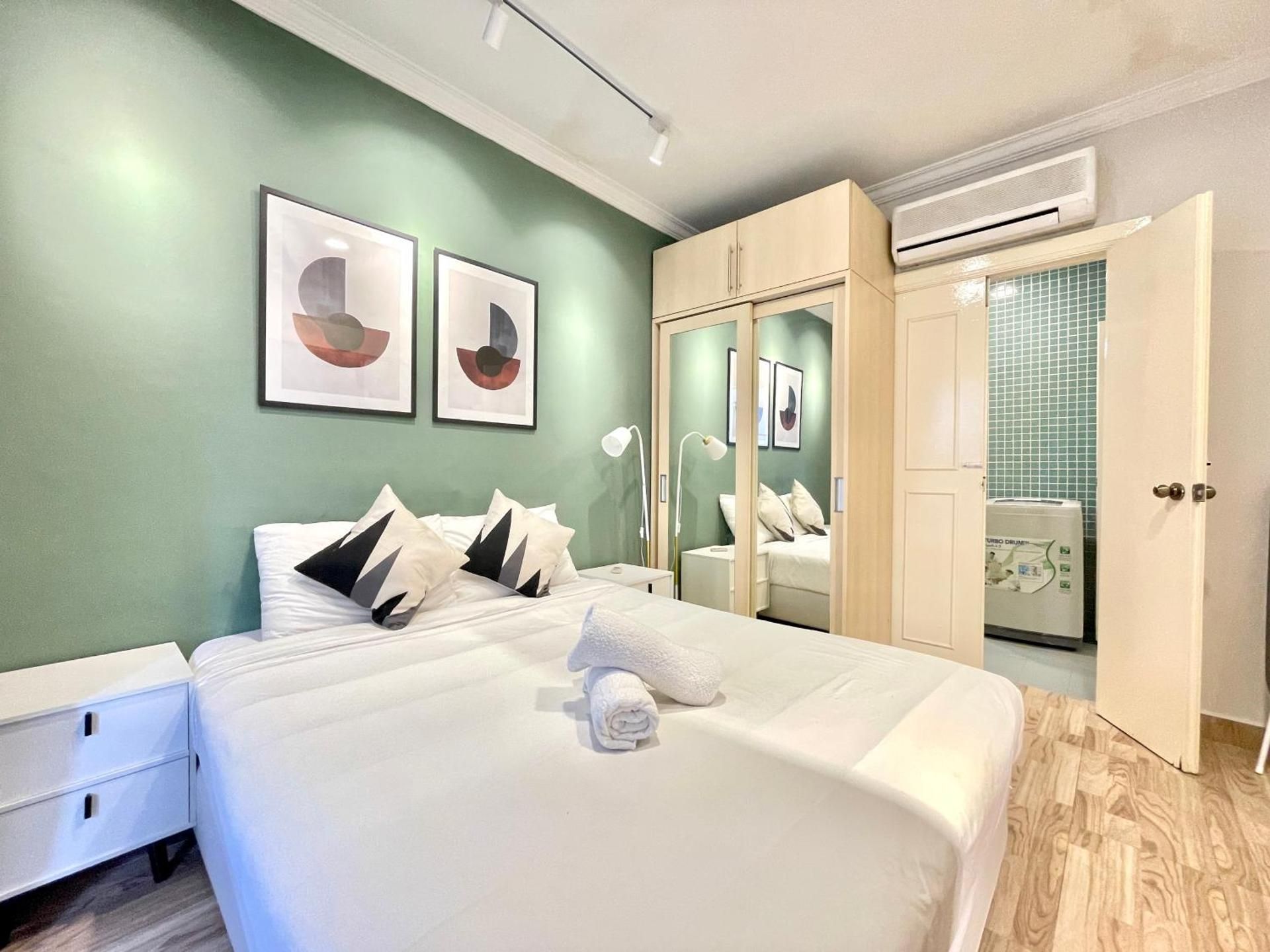 One-Bedroom Apartment with Balcony