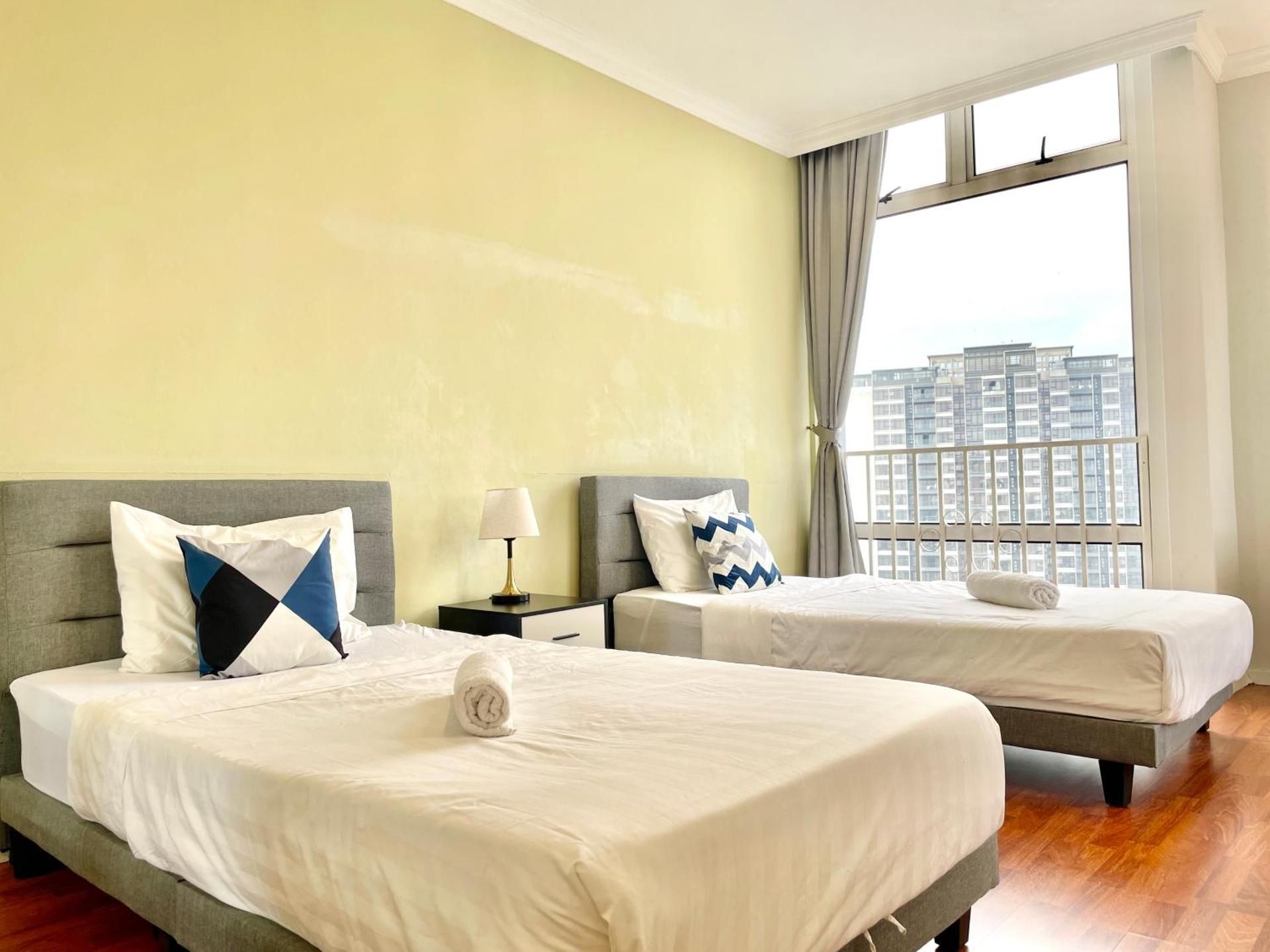 Two-Bedroom Deluxe Apartment with Balcony