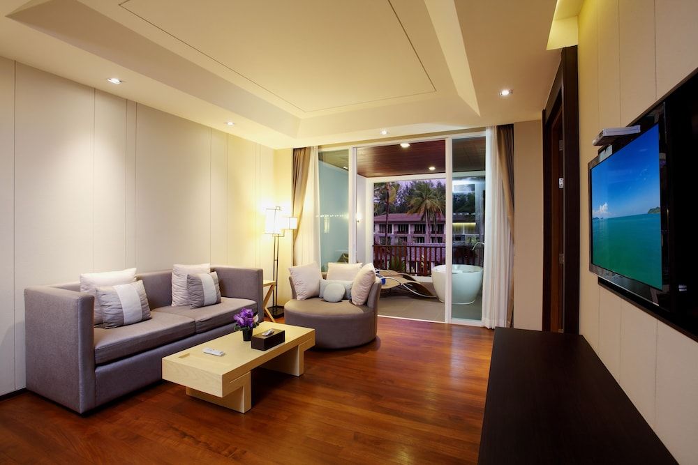 Suite, Pool View (Moken)