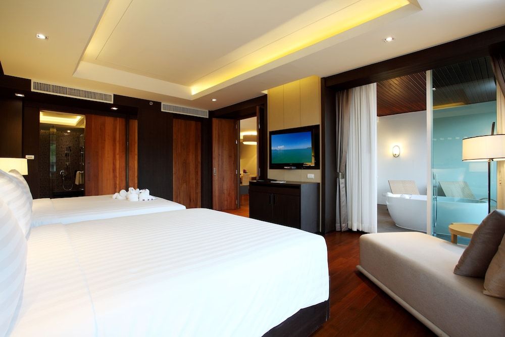 Suite, Pool Access (Moken)