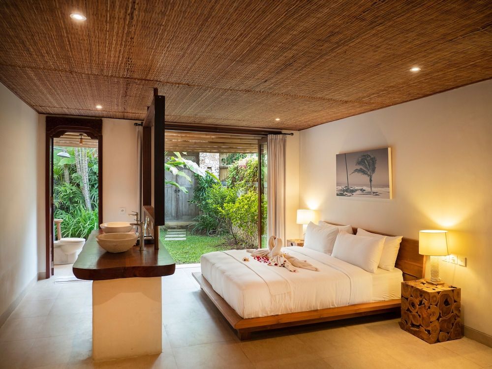 Luxury Villa, 6 Bedrooms, Private Pool, Beachfront