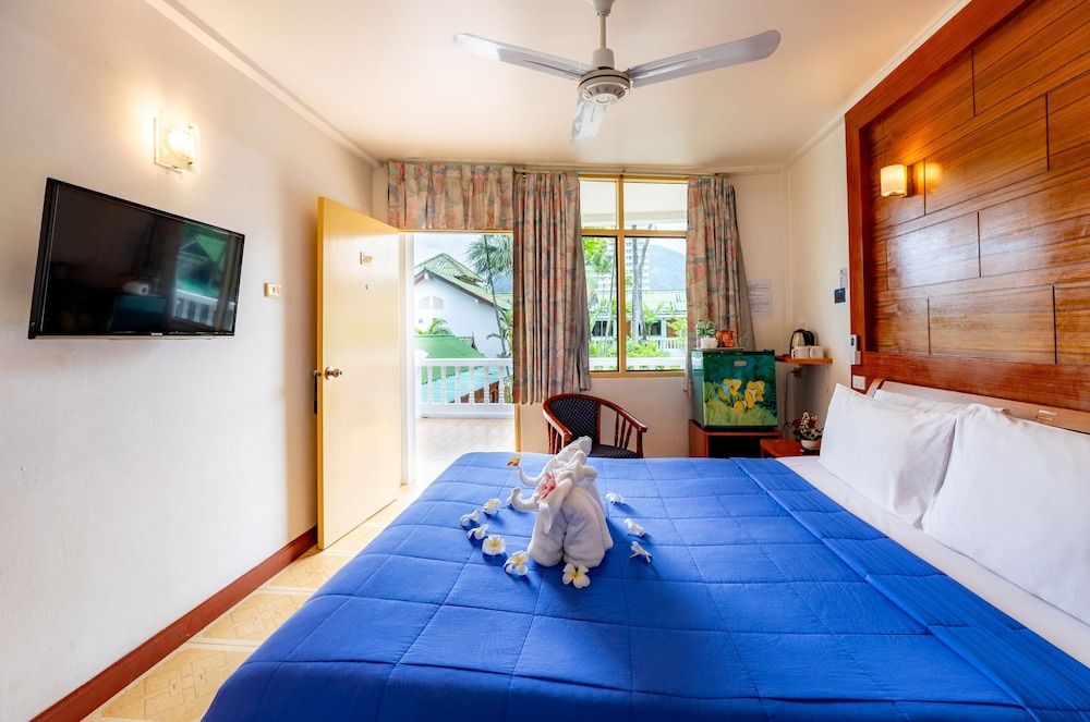 The Expat Hotel Deluxe Double Room, 1 King Bed 4