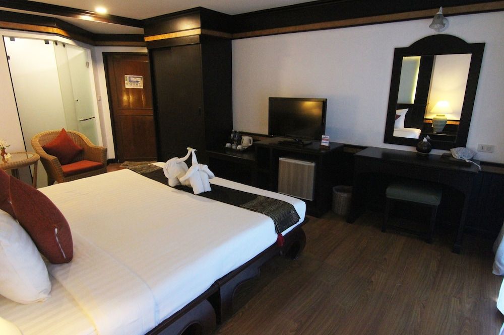 Klong Prao Resort Deluxe Room 4