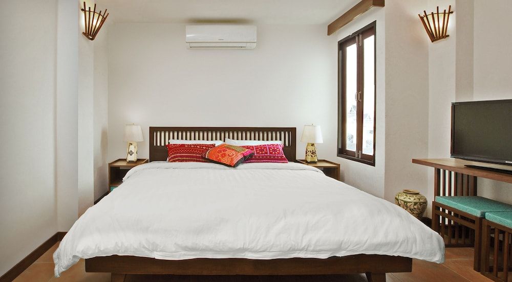 undefined Green Tiger House 8