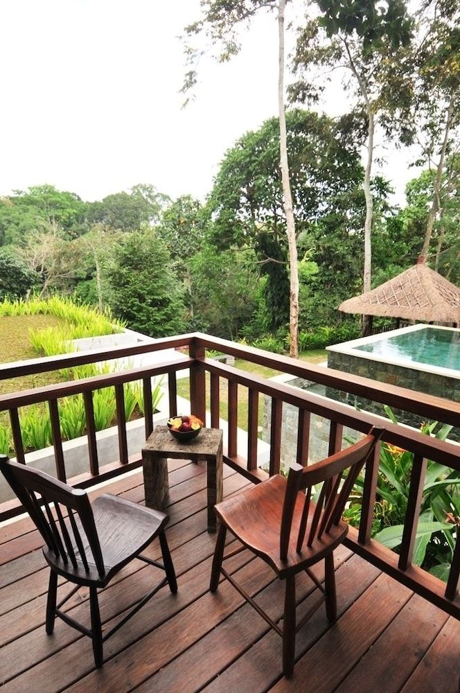 Deluxe Pool View