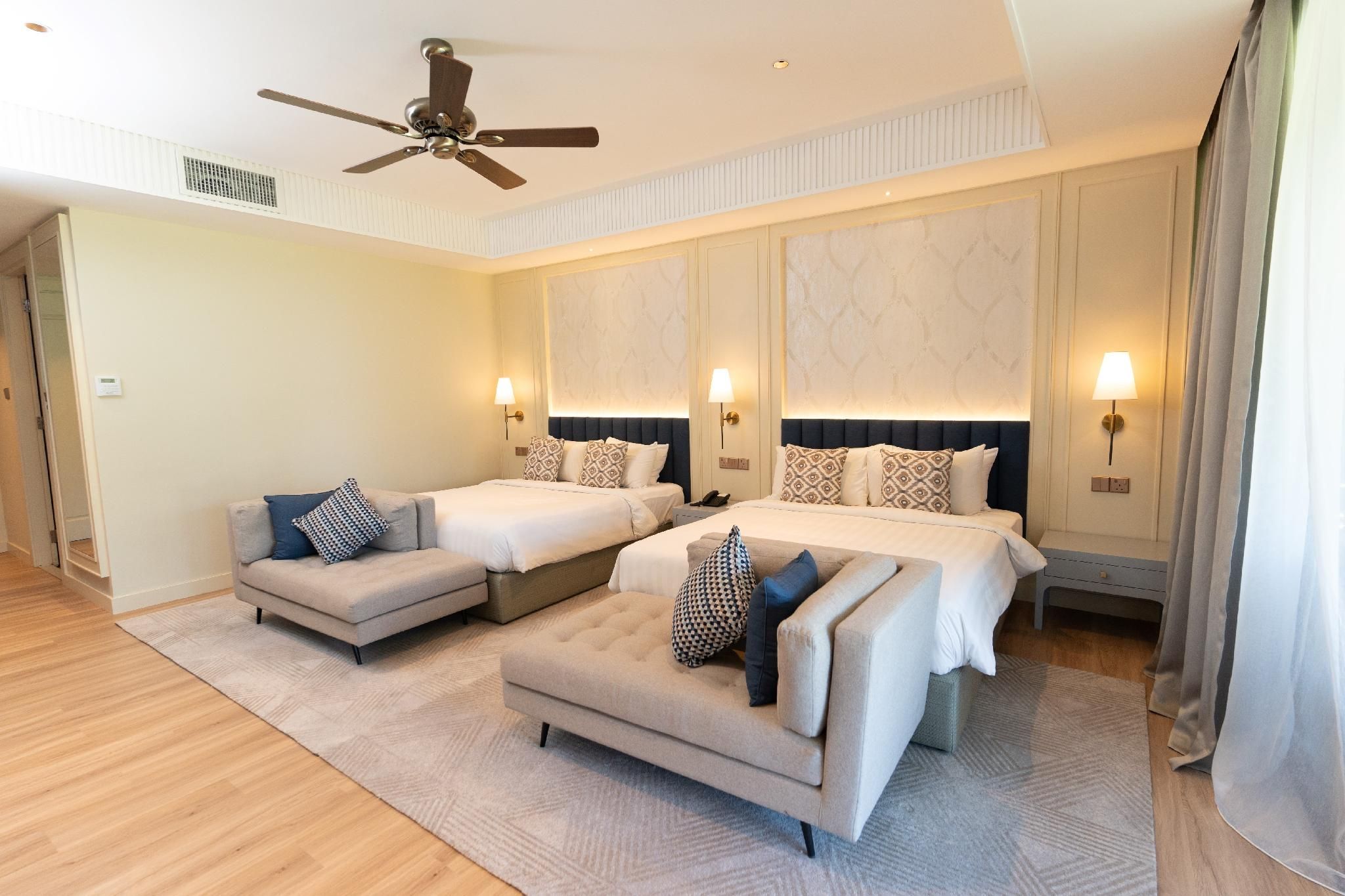 Junior Suite Family Room